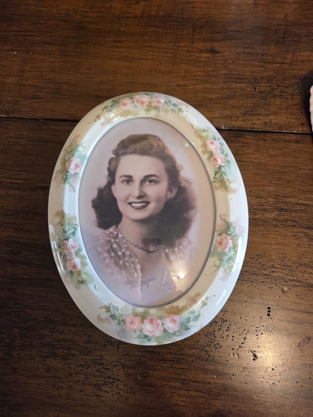 Oval Floral Ceramic Picture Frame in Cream with Pink Roses